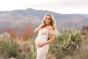 Read more about the article Phoenix Maternity Outdoor Photography | Lauren & Justin